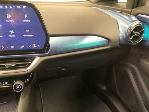 New 2026 Chevrolet Equinox EV LT AWD/4WD image 19
