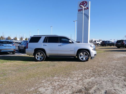 Used 2016 Chevrolet Tahoe LT image 3