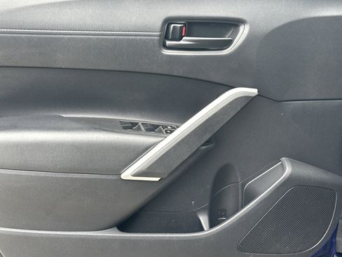 Used 2022 Toyota Corolla Cross LE image 10