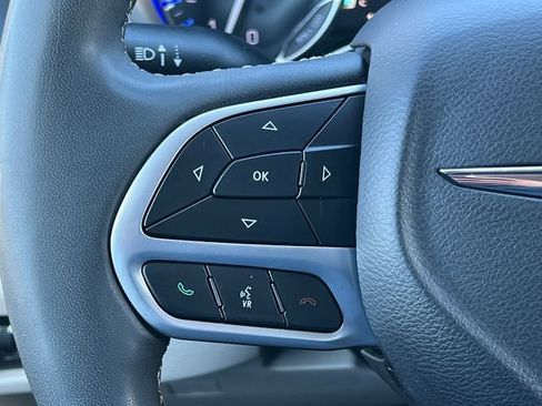 Used 2024 Chrysler Pacifica Touring-L FWD image 21