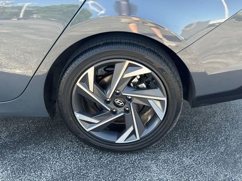 Used 2025 Hyundai Elantra Limited FWD image 6