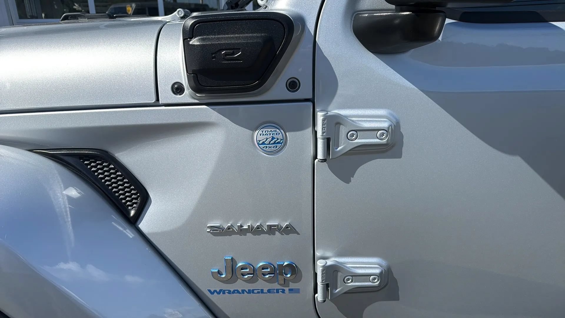 Used 2024 Jeep Wrangler Unlimited Sahara w/ Technology Group AWD/4WD image 31