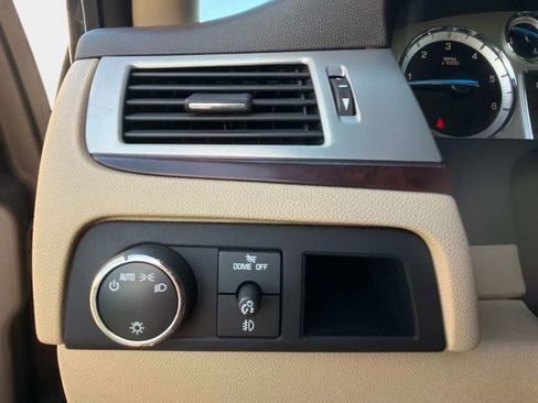 Used 2012 Cadillac Escalade Luxury image 31