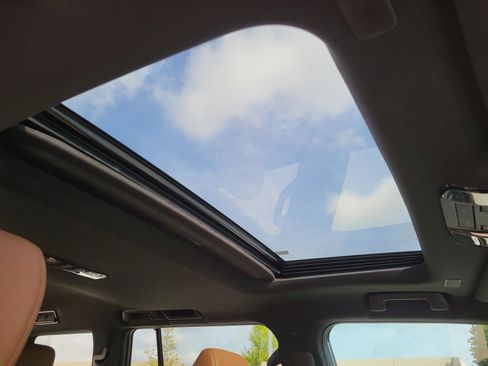 Used 2025 Lexus GX 550 w/ Accessory Package (Z1) AWD/4WD image 9