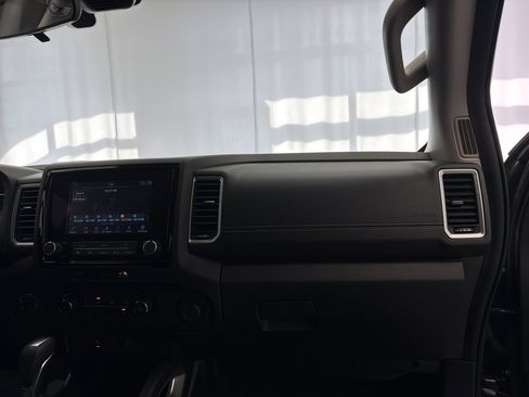 Used 2024 Nissan Frontier SV w/ Technology Package image 12