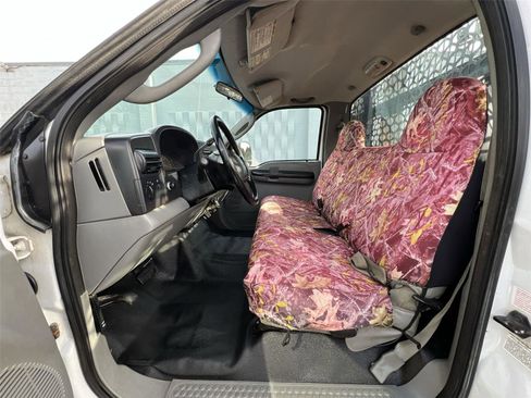 Used 2005 Ford F550 2WD Regular Cab Super Duty image 11