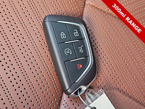 Used 2026 Cadillac Vistiq Platinum AWD/4WD image 24