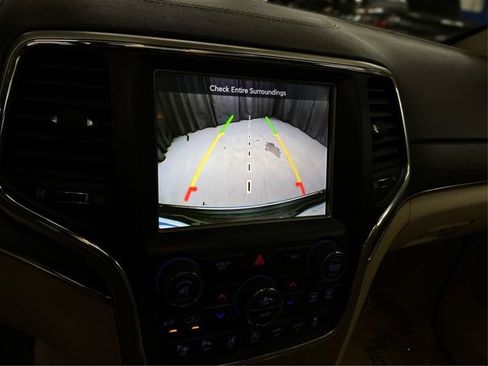 Used 2017 Jeep Grand Cherokee Overland w/ Jeep Active Safety Group AWD/4WD image 30