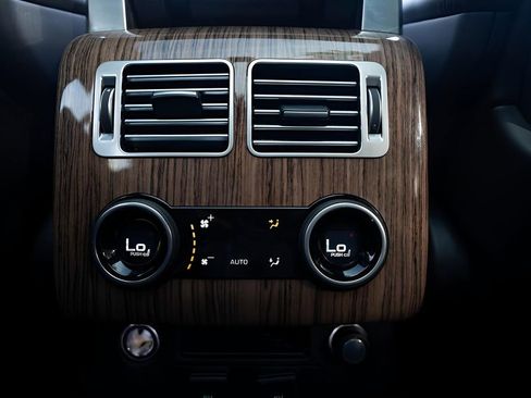 Used 2020 Land Rover Range Rover HSE image 24