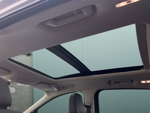 Used 2018 Ford Escape Titanium w/ Ford Safe & Smart Package image 32