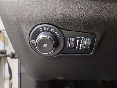 Used 2022 Jeep Compass Latitude image 28