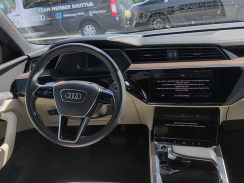 Used 2024 Audi Q8 e-tron Premium Plus w/ Premium Plus Package AWD/4WD image 10