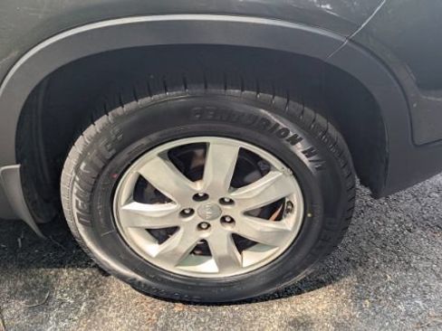 Used 2012 Kia Sorento FWD image 11