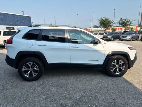 Used 2016 Jeep Cherokee Trailhawk AWD/4WD image 6