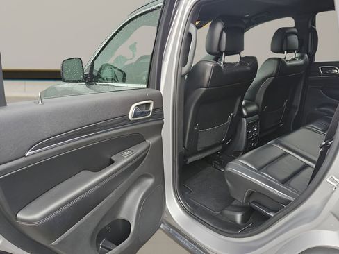 Used 2019 Jeep Grand Cherokee Limited RWD image 12