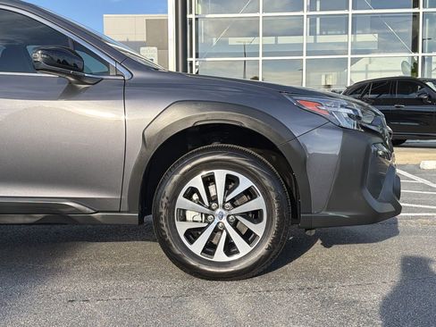 Used 2025 Subaru Outback Premium AWD/4WD image 9