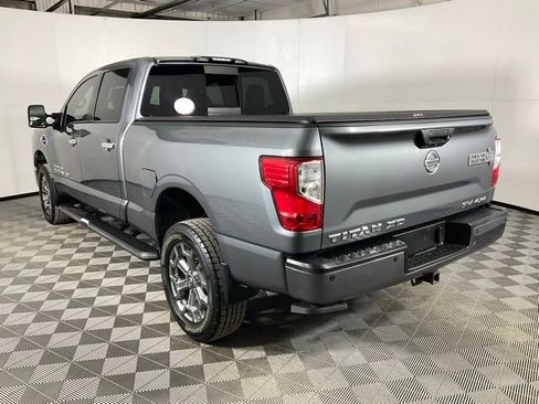 Used 2018 Nissan Titan SV w/ SV Convenience Package image 4