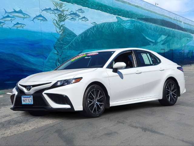 Certified 2024 Toyota Camry SE FWD image 3