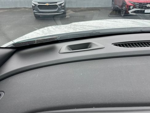 Used 2025 Buick Envista Sport Touring FWD image 34