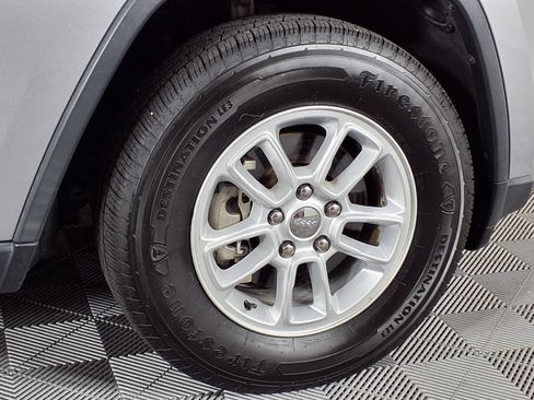 Used 2018 Jeep Grand Cherokee Laredo RWD image 30