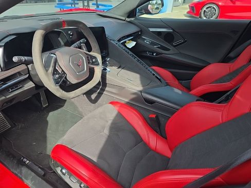 Used 2024 Chevrolet Corvette Stingray Premium Conv w/ Z51 Performance Package image 7