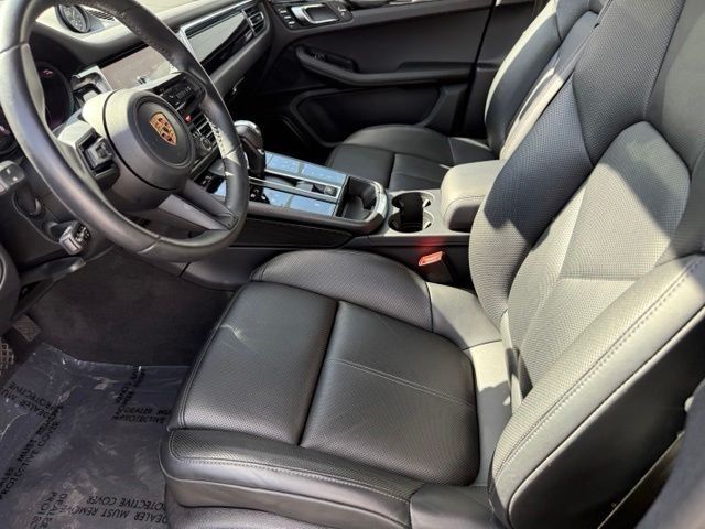 Used 2026 Porsche Macan AWD/4WD image 5