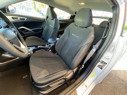 Used 2016 Hyundai Veloster image 10