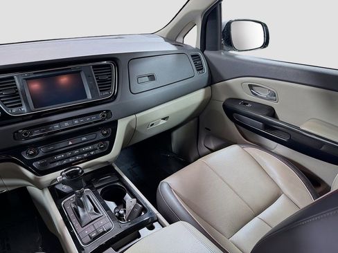 Used 2015 Kia Sedona SX FWD image 25