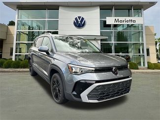 Used 2025 Volkswagen Taos SE video 1