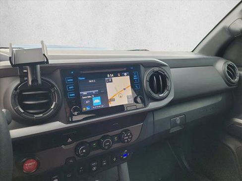 Used 2019 Toyota Tacoma TRD Sport w/ Technology Package image 21