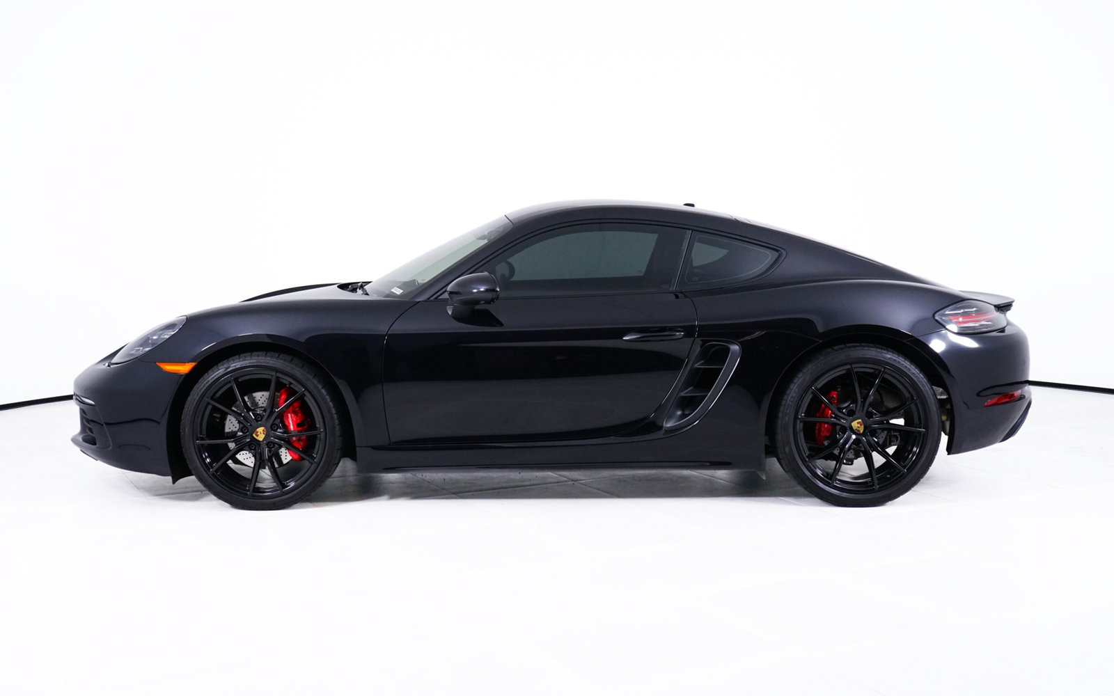 Used 2025 Porsche 718 Cayman S RWD image 2