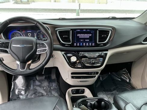 Used 2018 Chrysler Pacifica Touring-L Plus image 29