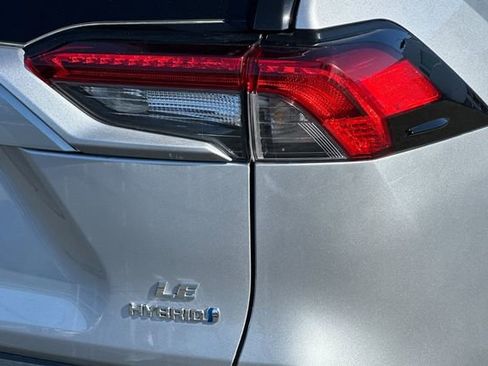 Certified 2022 Toyota RAV4 LE image 31