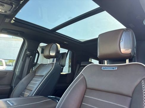 Used 2025 GMC Yukon Denali Ultimate w/ LPO, Floor Liner Package AWD/4WD image 6