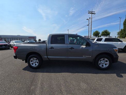 Used 2019 Nissan Titan S image 3