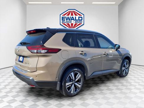 Used 2024 Nissan Rogue SL w/ SL Premium Package AWD/4WD image 4
