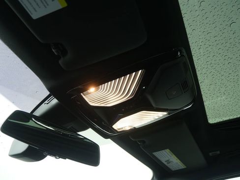 Certified 2025 BMW 330i Sedan image 21