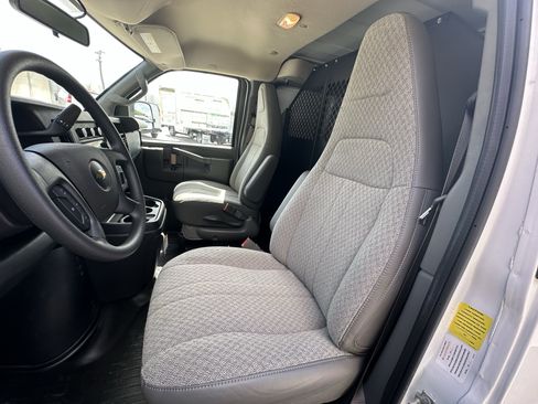 Used 2025 Chevrolet Express 2500 w/ Driver Convenience Package image 35