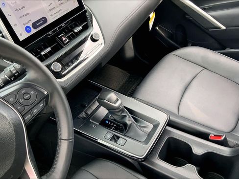 Used 2026 Toyota Corolla Cross XLE w/ Convenience Package FWD image 16
