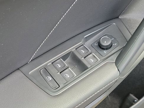 Used 2024 Volkswagen Tiguan SEL R-Line image 21