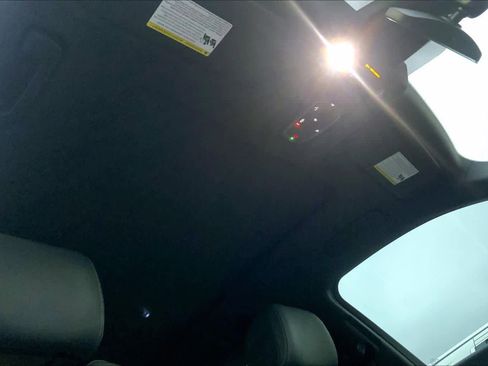 Used 2024 Audi Q5 e Prestige w/ Prestige Package image 13