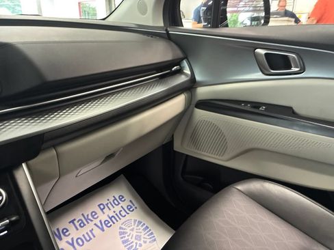 Used 2023 Kia Carnival LX FWD image 57