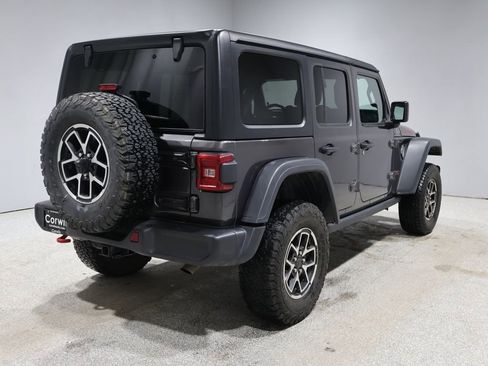 Used 2025 Jeep Wrangler Unlimited Rubicon image 2