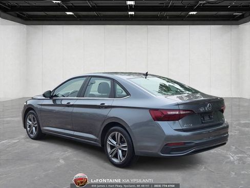Used 2024 Volkswagen Jetta SE FWD image 11