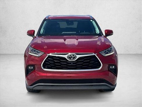 Used 2020 Toyota Highlander Limited FWD image 3