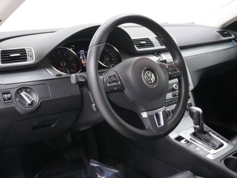Used 2013 Volkswagen CC Lux image 9