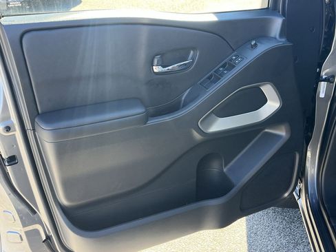 New 2026 Nissan Frontier SV w/ SV Convenience Package image 12