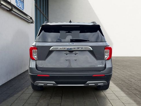 Used 2023 Ford Explorer XLT w/ Equipment Group 202A image 4