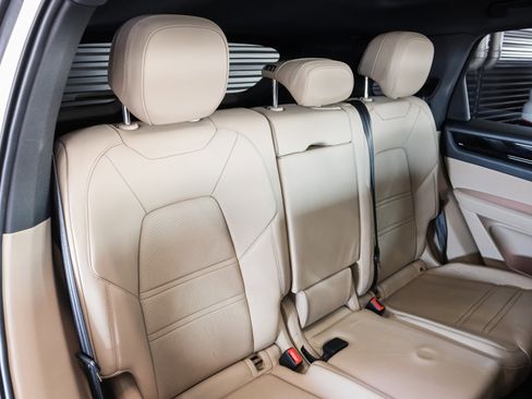 Certified 2023 Porsche Cayenne image 6