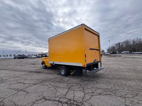 Used 2016 Chevrolet Express 3500 RWD image 3